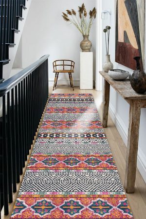 שטיח ראנר ארוך בדוגמאות גיאומטריות