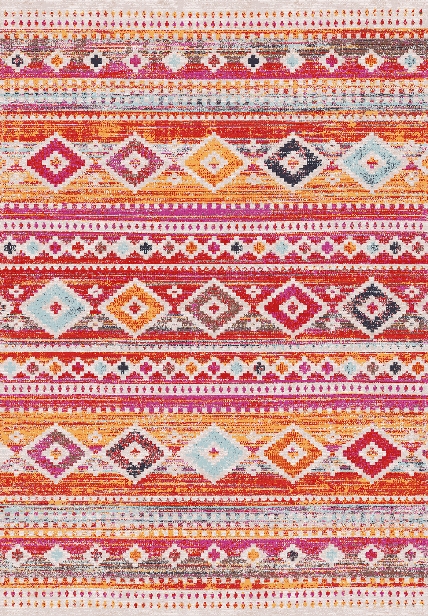שטיח מלבני בצבעים חמים עם דוגמאות גיאומטריות