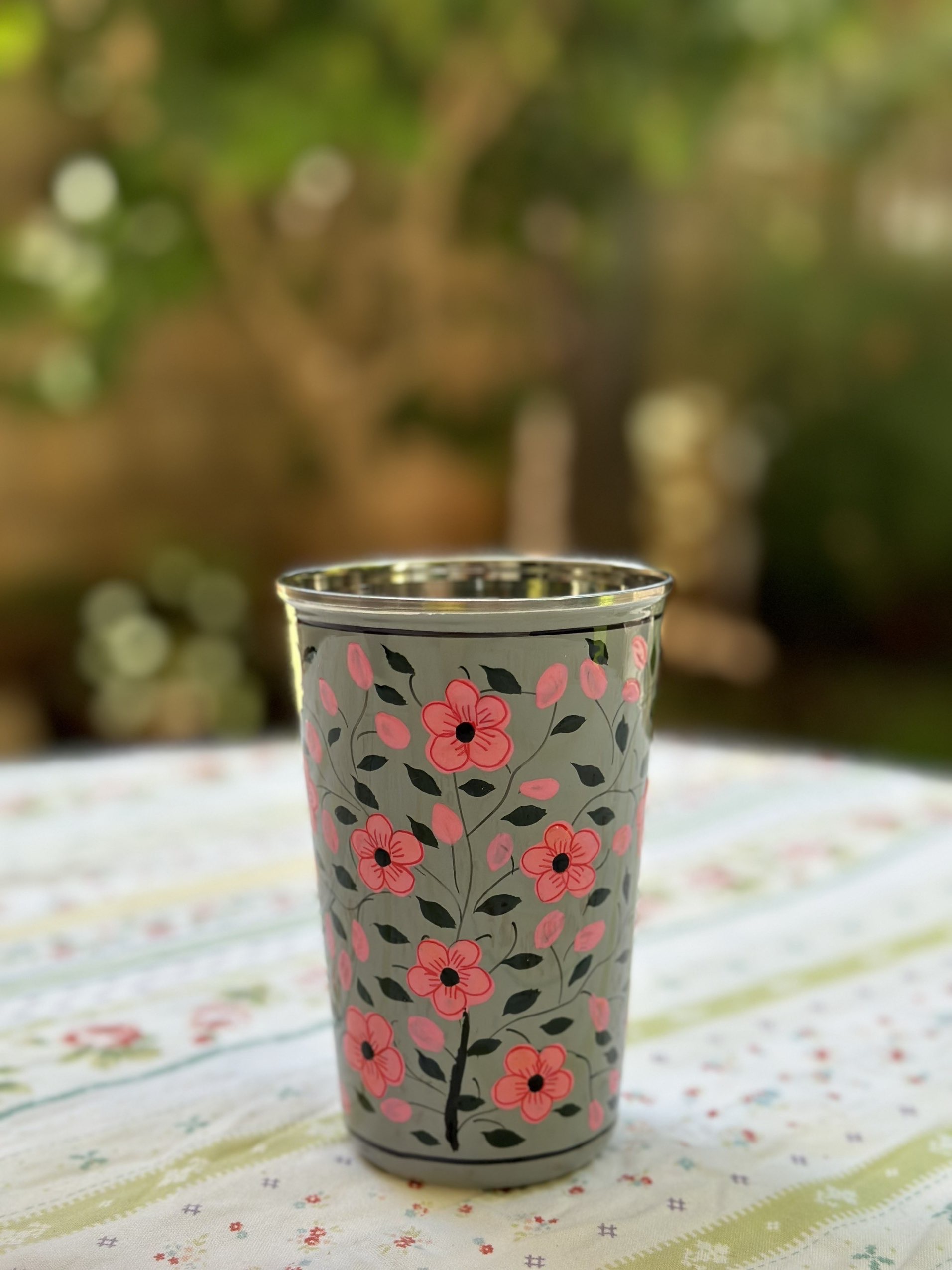 כוס נירוסטה אפור עם פרחים ורוד